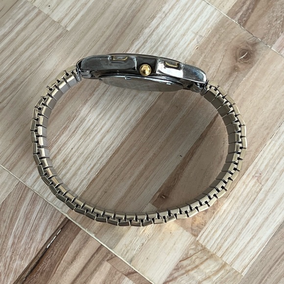 Seiko Men’s Watch Diamond Vintage Black Dial New Two Tone Stretch Bracelet Date - Picture 8 of 11